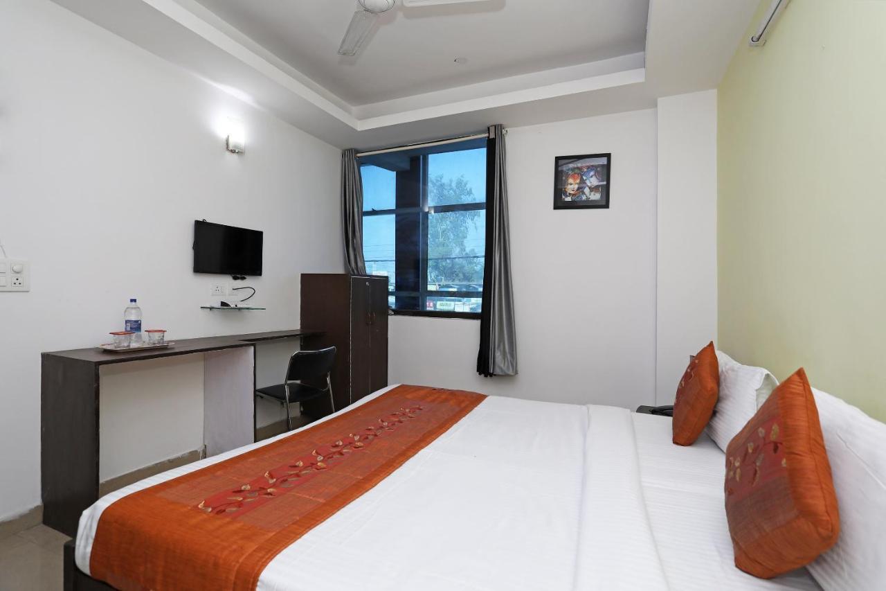 Oyo 11392 The Hotel Grand Hospitality 诺伊达 外观 照片