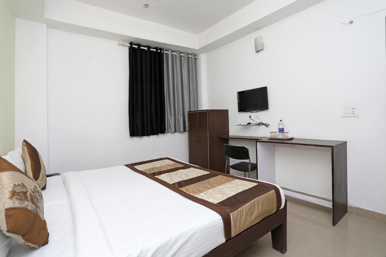 Oyo 11392 The Hotel Grand Hospitality 诺伊达 外观 照片