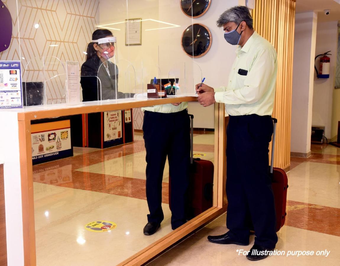 Oyo 11392 The Hotel Grand Hospitality 诺伊达 外观 照片